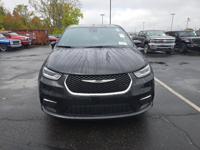 Used 2026 Chrysler Pacifica Select FWD image 2