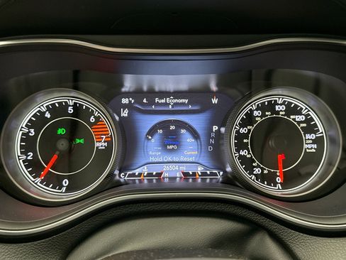 Used 2023 Jeep Cherokee Altitude Lux w/ Lux Elite Package AWD/4WD image 9