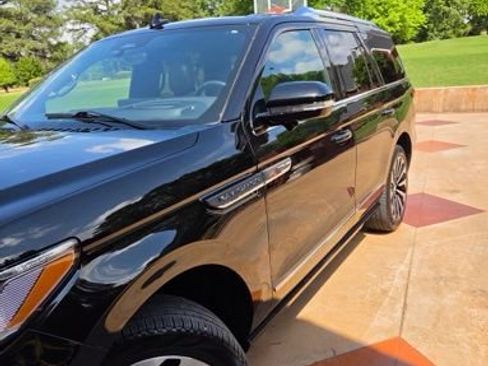 Used 2023 Lincoln Navigator Reserve AWD/4WD image 1