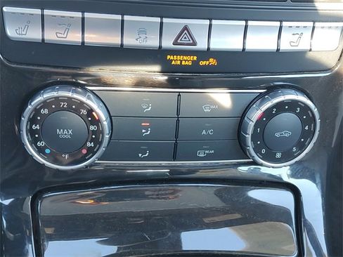 Used 2015 Mercedes-Benz SLK 250 image 19