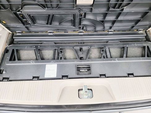 Used 2004 Saturn Vue 2WD V6 w/ Safe & Sound Pkg image 10