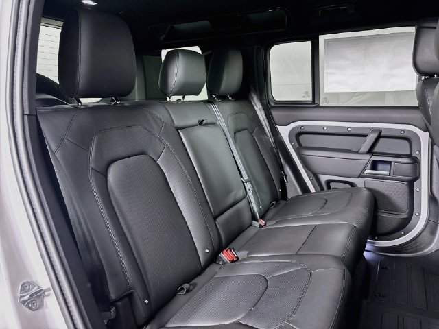 New 2026 Land Rover Defender 110 X-Dynamic SE AWD/4WD image 25