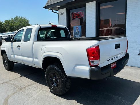 Used 2016 Toyota Tacoma SR RWD image 5