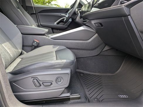 Used 2025 Audi Q5 Premium w/ Convenience Package image 3