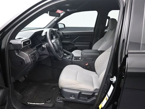 Used 2025 Toyota Tacoma SR5 AWD/4WD image 10