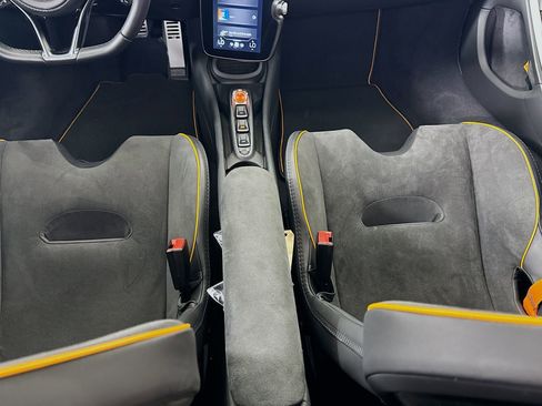 Used 2025 McLaren Artura Spider RWD image 21