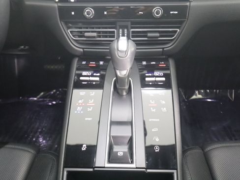 Used 2023 Porsche Macan image 20