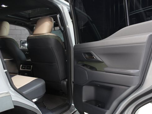 Used 2024 Lexus GX 550 AWD/4WD image 46