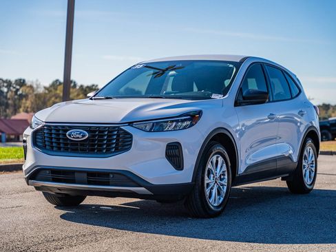 Certified 2025 Ford Escape Active image 3