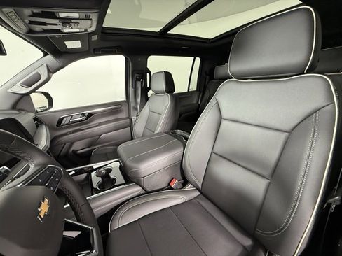 New 2025 Chevrolet Suburban Premier w/ Sun And Tow Package image 32