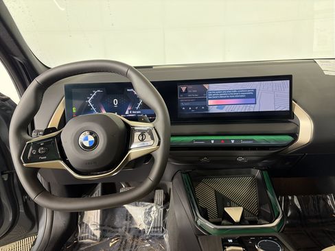 Used 2025 BMW X3 xDrive30i w/ Premium Package AWD/4WD image 3