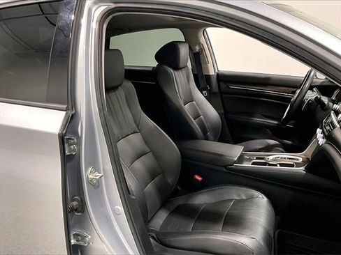 Used 2019 Honda Accord Touring image 30