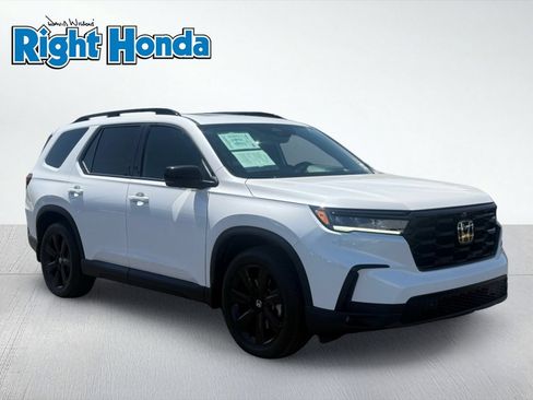 Used 2025 Honda Pilot Black Edition image 7