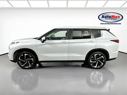 Used 2024 Mitsubishi Outlander SE image 8