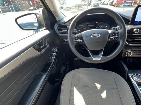 Used 2022 Ford Escape SE image 16