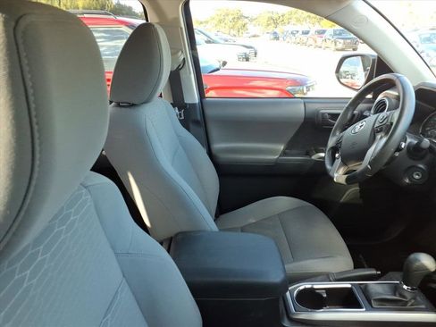 Used 2016 Toyota Tacoma SR5 image 8