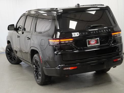 Used 2022 Jeep Grand Wagoneer Series II AWD/4WD image 12