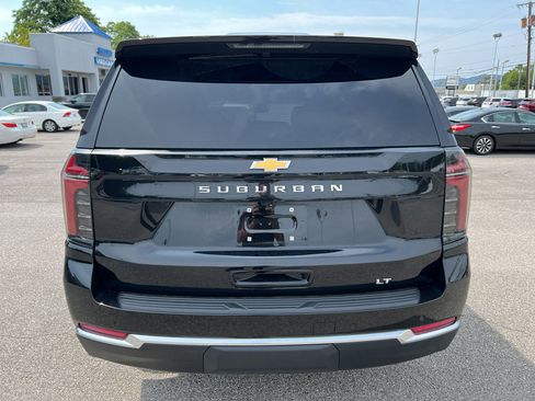 Used 2025 Chevrolet Suburban LT w/ Sun And Tow Package AWD/4WD image 6