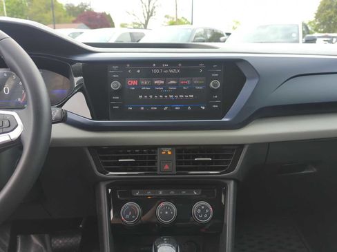 Used 2023 Volkswagen Taos SE w/ Panoramic Sunroof Package FWD image 21