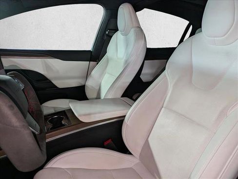 Used 2022 Tesla Model X image 17