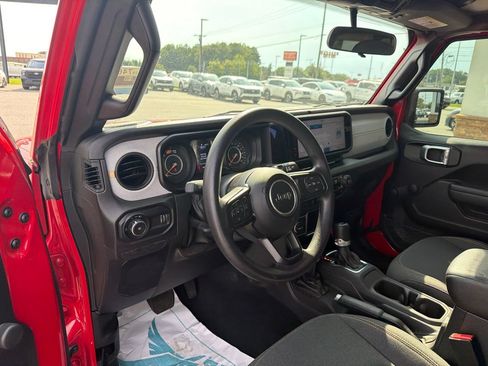 Used 2024 Jeep Wrangler Unlimited Sport AWD/4WD image 4