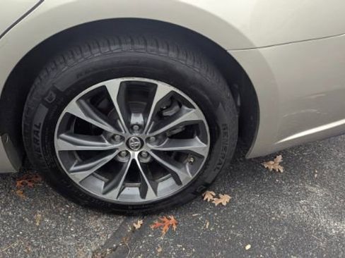 Used 2018 Toyota Avalon XLE Plus image 10