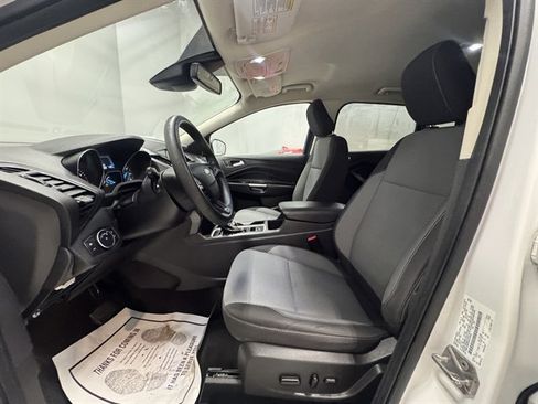 Used 2019 Ford Escape SE image 16