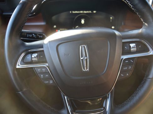 Used 2023 Lincoln Nautilus Reserve w/ Equipment Group 201A image 11