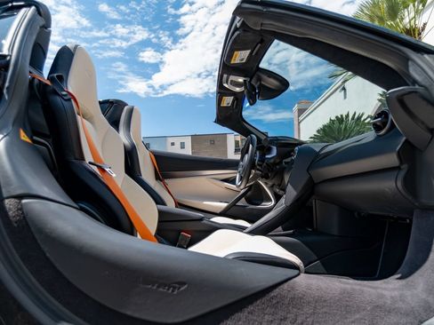 Used 2025 McLaren 750S Spider RWD image 25