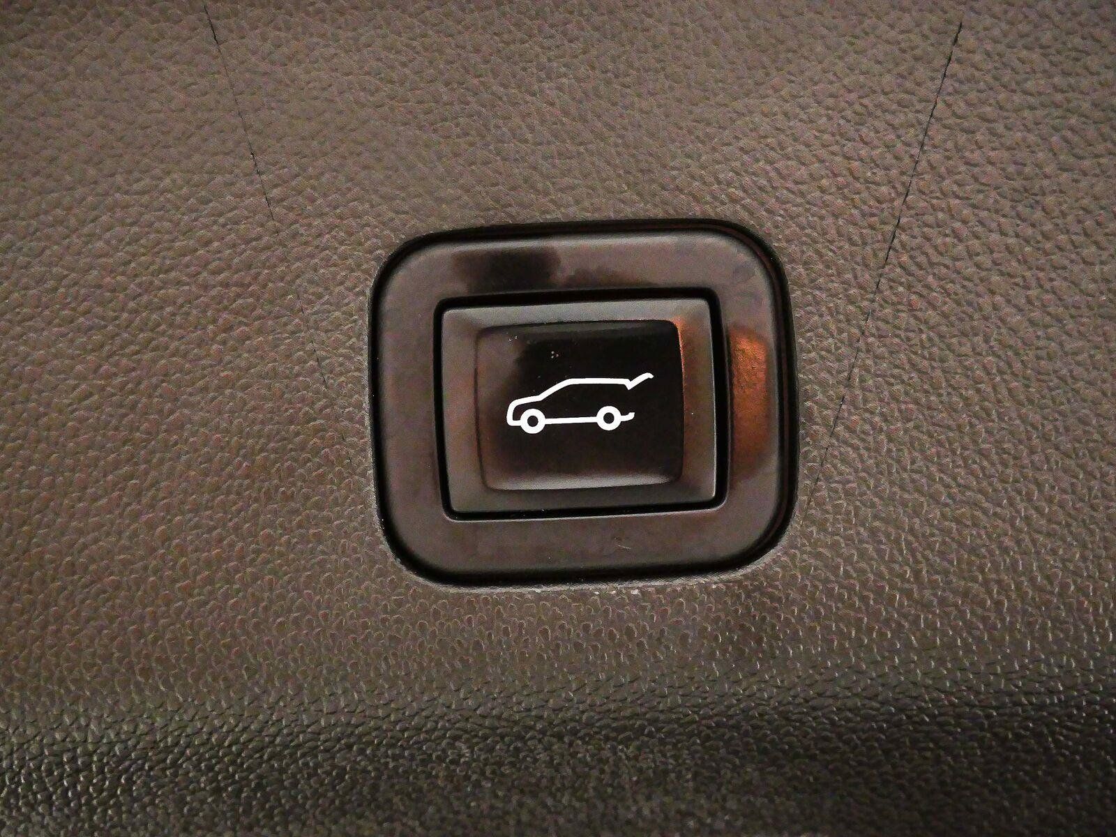 Used 2023 Cadillac Escalade Sport w/ Touring Package AWD/4WD image 34