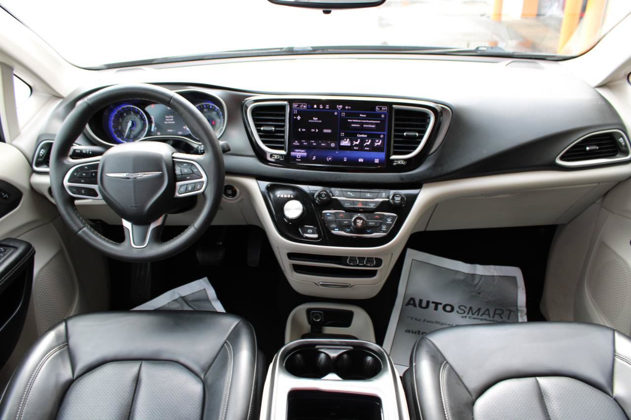 Used 2023 Chrysler Pacifica Touring-L FWD image 40