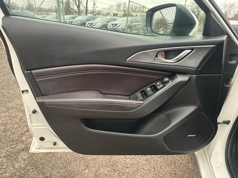 Used 2018 MAZDA MAZDA3 Grand Touring w/ Premium Equipment Package image 21