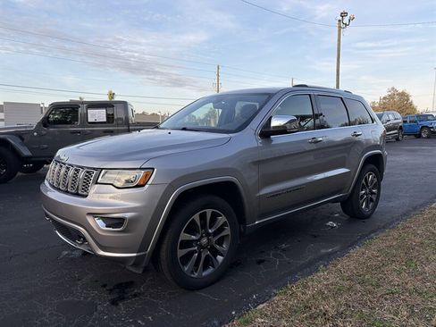 Used 2017 Jeep Grand Cherokee Overland image 3