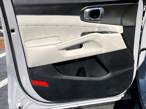 Used 2022 Kia Sorento SX image 22