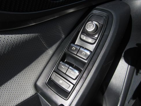 Used 2019 Subaru Crosstrek 2.0i Limited w/ Moonroof Package w/Navigation image 23