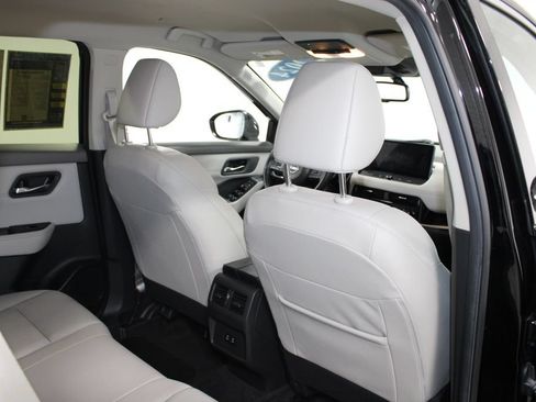 Used 2024 Nissan Rogue SL FWD image 30