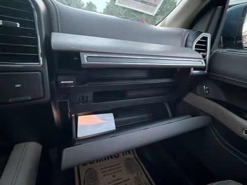 Used 2018 Ford Expedition Limited w/ Equipment Group 301A AWD/4WD image 32