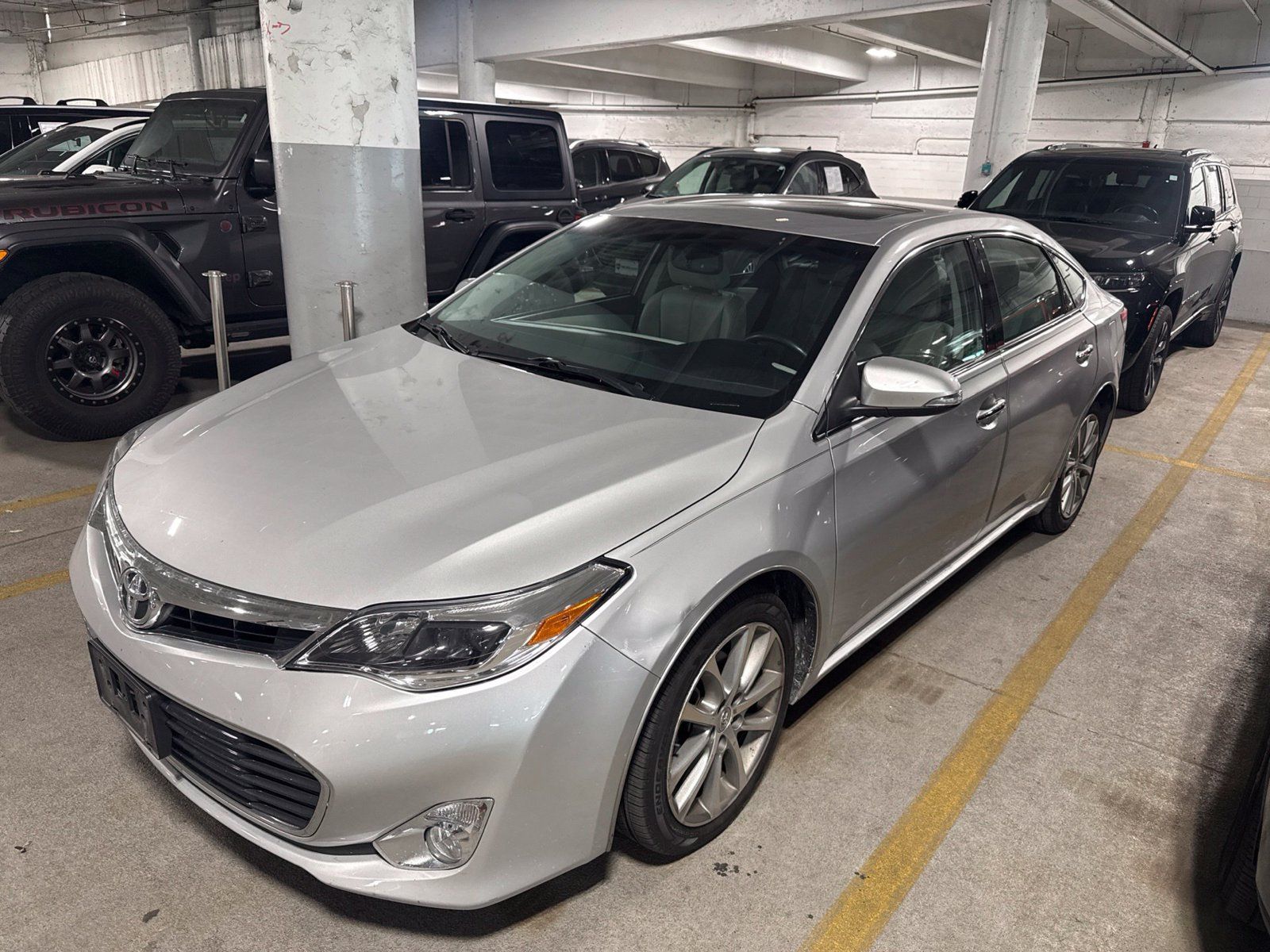 Used 2014 Toyota Avalon XLE Touring FWD image 1