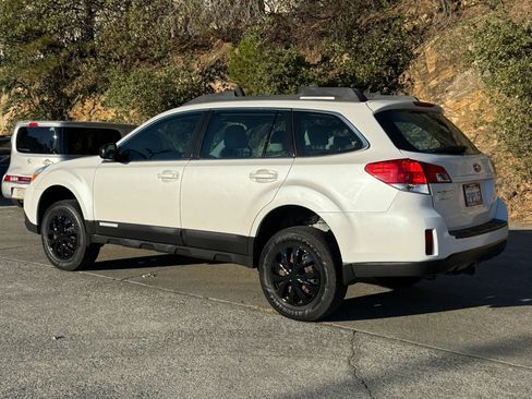 Used 2011 Subaru Outback 2.5i AWD/4WD image 3