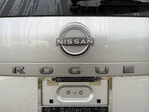 Used 2024 Nissan Rogue SV w/ SV Premium Package FWD image 10