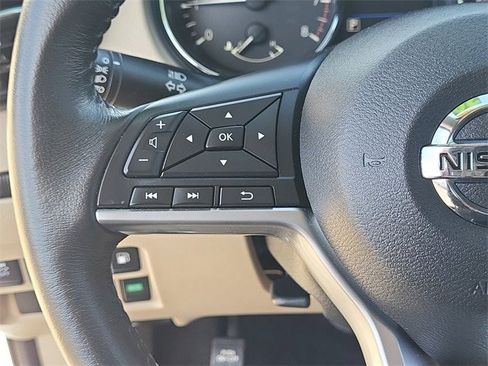 Used 2020 Nissan Rogue SV image 12