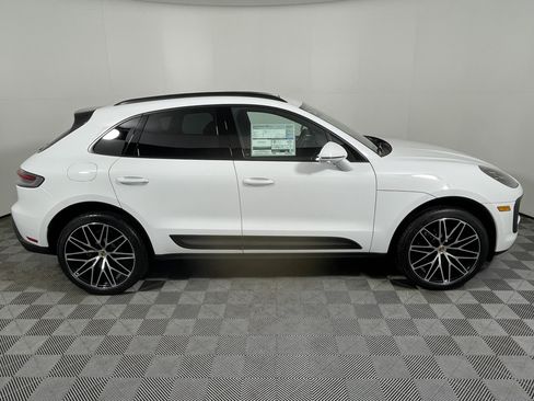 Certified 2026 Porsche Macan AWD/4WD image 8