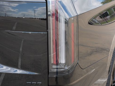 Certified 2026 Cadillac Escalade Platinum Sport w/ LPO, ONYX Package AWD/4WD image 23