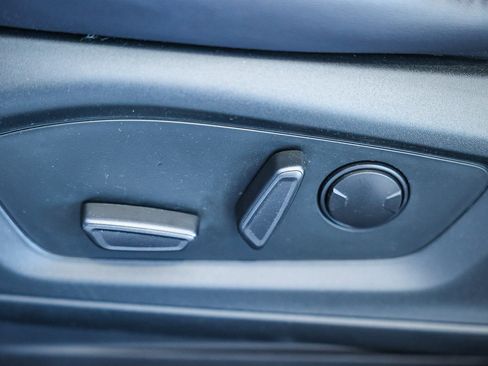 Used 2022 Ford Explorer XLT w/ Equipment Group 202A image 28