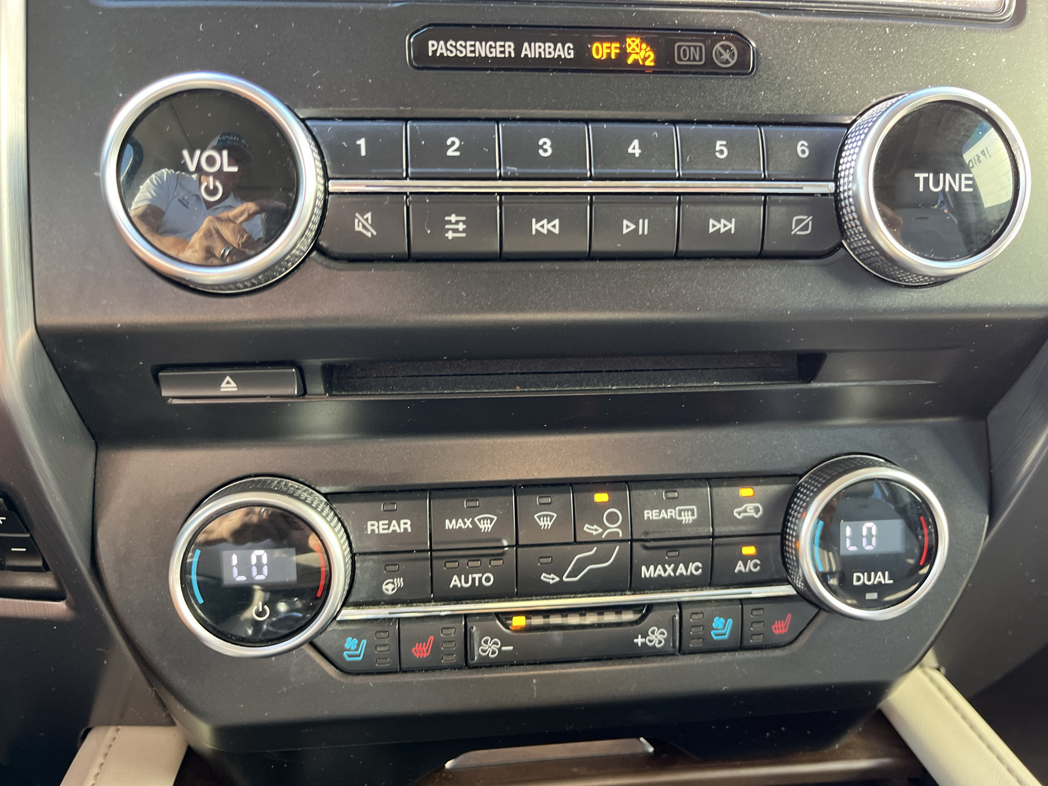 Used 2018 Ford Expedition Max Platinum AWD/4WD image 25