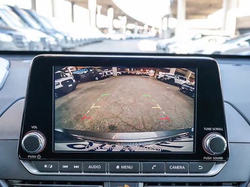 Used 2024 Nissan Altima 2.5 SV image 25