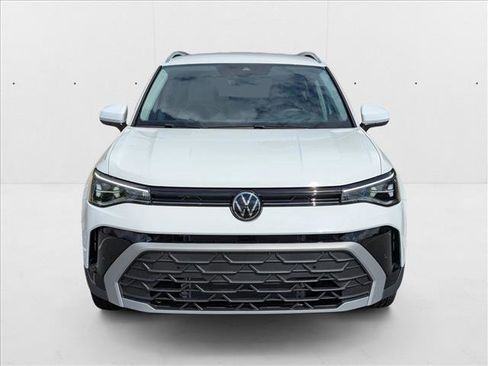 New 2025 Volkswagen Taos SE image 6