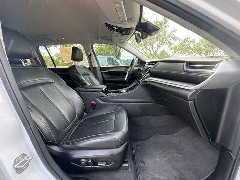 Used 2022 Jeep Grand Cherokee L Limited image 28