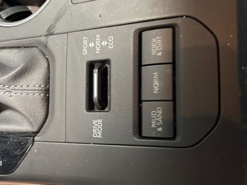 Used 2024 Toyota Highlander XLE image 34