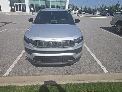 Used 2025 Jeep Compass Sport AWD/4WD image 4